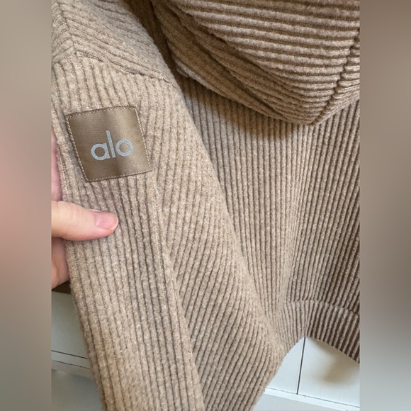NWOT ALO Yoga Muse Hoodie Gravel Heather Size Medium - Picture 4 of 8